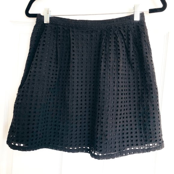 Banana Republic Black Eyelet Detail Skirt Size 4 - Picture 2 of 8